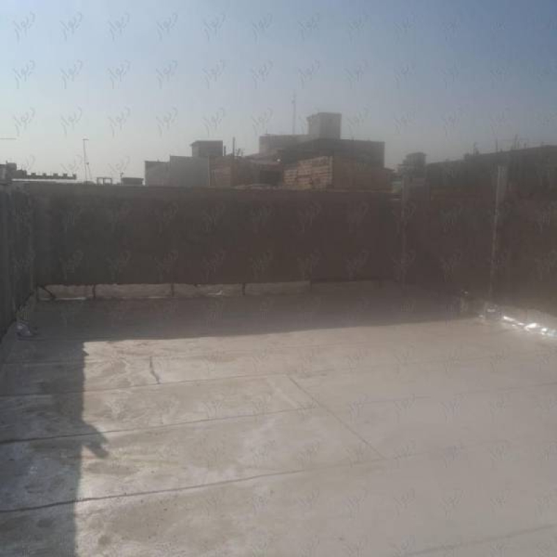 یک واحد از دو واحد خانه ویلایی کلید نخورده