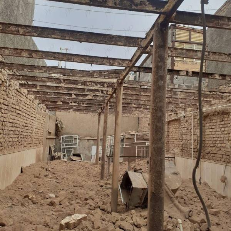                                             خانه نیمه کاره درحال نوسازی
                                                                                زمین و باغ
                                        در یزدان‌شهر قم