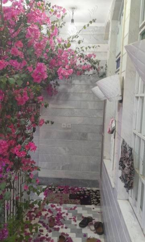 خانه دوطبقه جنوبی مالک اشتر ۹