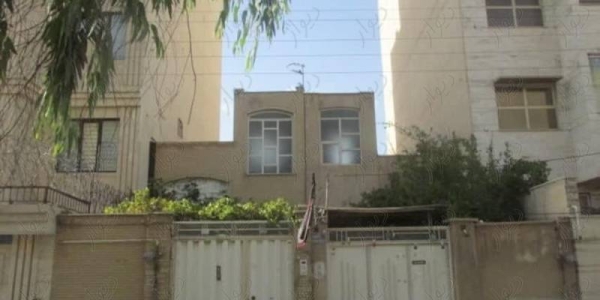                                             دومنزل 100 متری کنار هم در خیابان شهید شهبازی
                                                                                منزل ویلایی
                                        در زنبیل‌آباد (شهید صدوقی) قم
