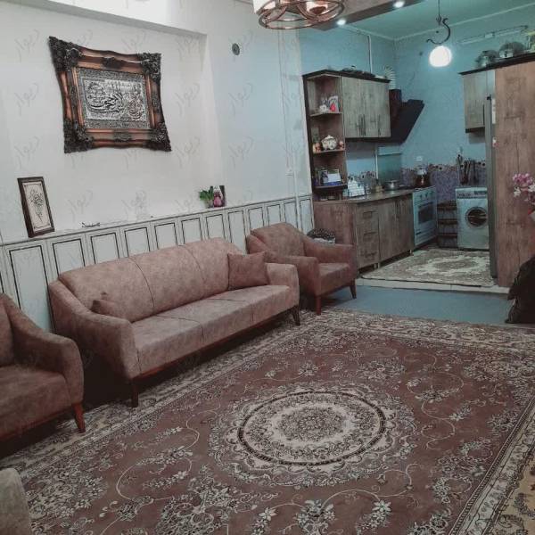                                             خانه ی نقلی
                                                                                منزل ویلایی
                                        در شهید بهشتی قم