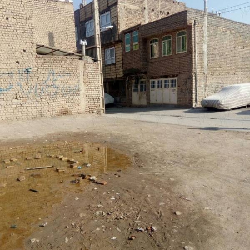 زمین۱۱۴متری در وسط مسکونی