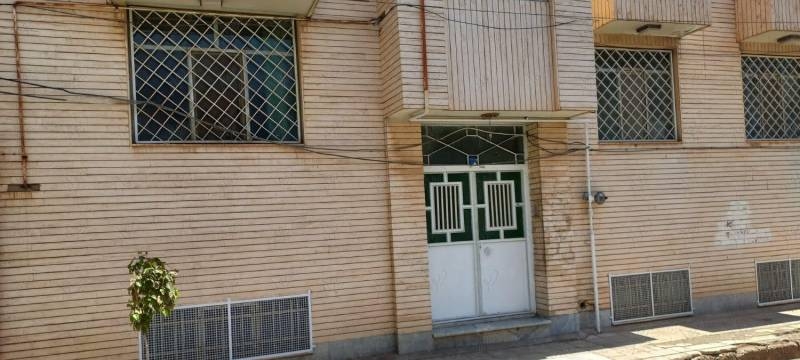 ۵۸۰ متر _ دو و نیم طبقه _ باجک